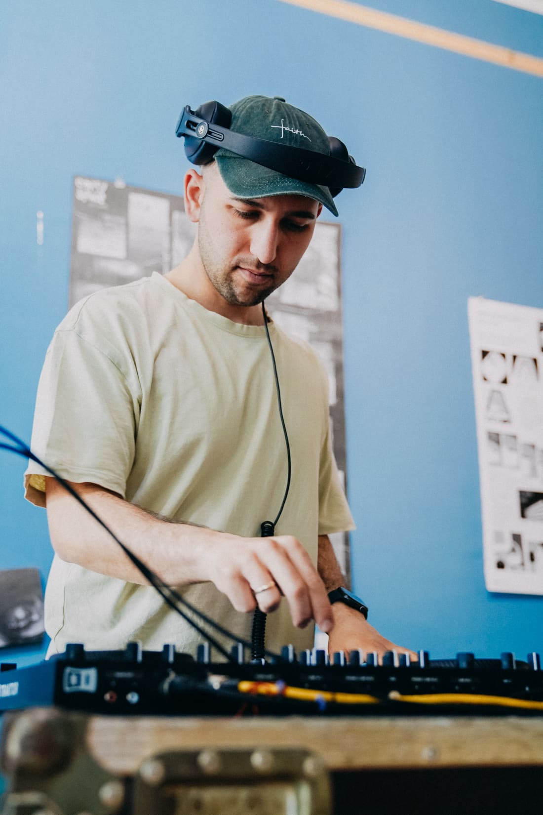 DJ ARYOSHA beim Auflegen
