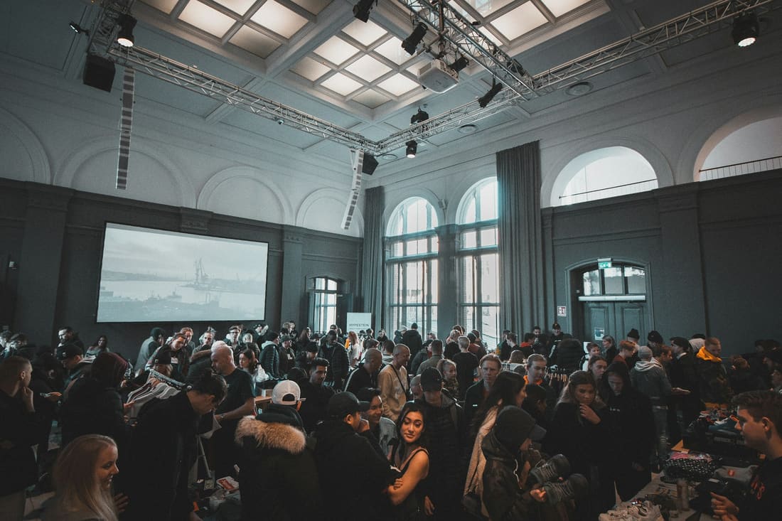 Stimmung bei einer Firmenfeier